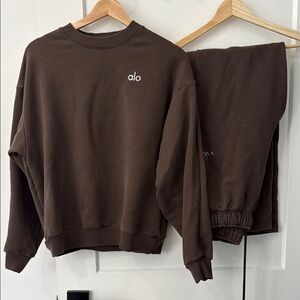 Alo crew neck + sweat pants set